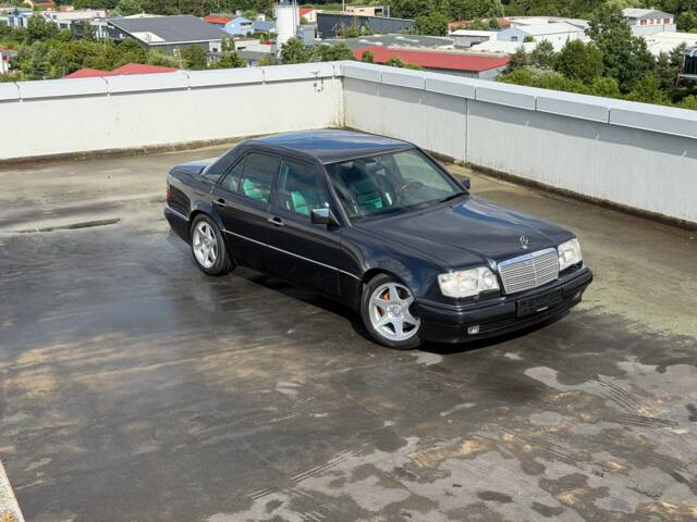 Image 1/27 of Mercedes-Benz E 500 Limited (1994)