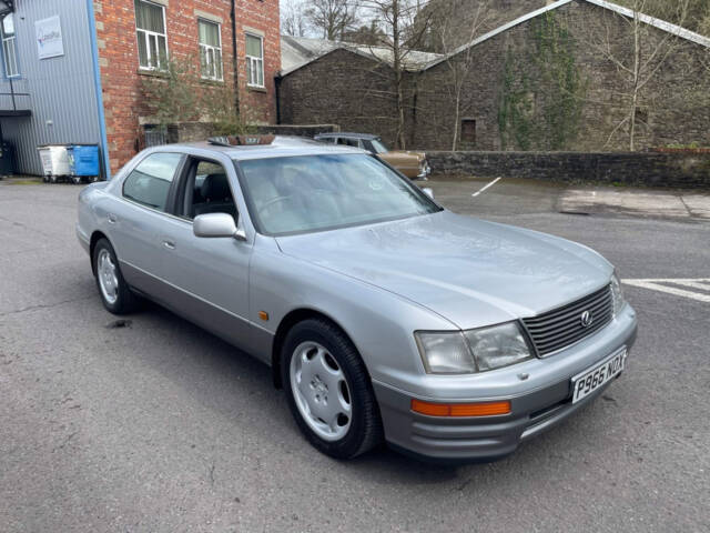 Afbeelding 1/16 van Lexus LS 400 (1997)