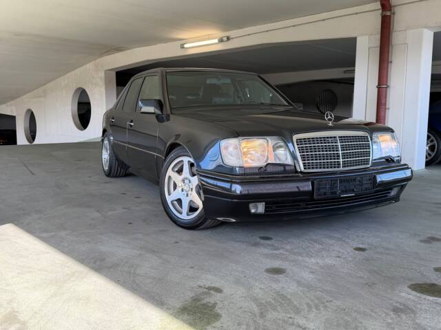 Bild 1/23 von Mercedes-Benz E 500 Limited (1994)