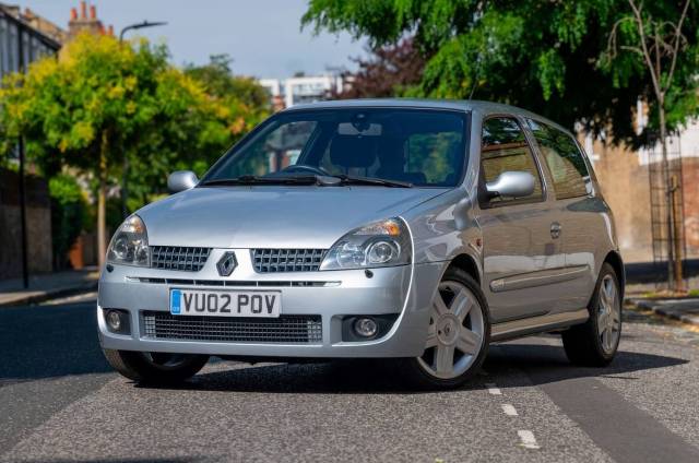 Imagen 1/8 de Renault Clio II 2.0 16V Sport (2002)
