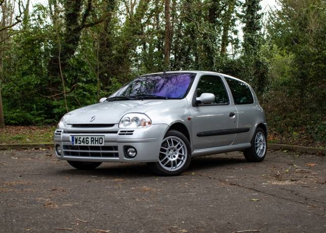 Imagen 1/13 de Renault Clio II 2.0 16V Sport (2000)
