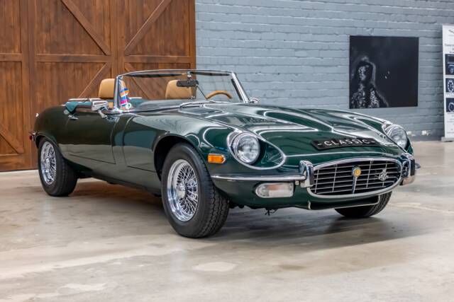 Image 1/34 of Jaguar E-Type V12 (1972)