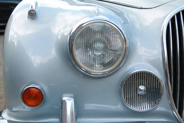 Image 1/42 of Jaguar 240 (1968)