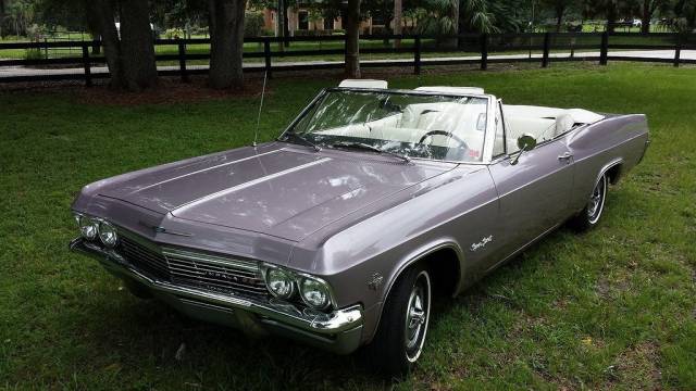 Image 1/11 of Chevrolet Impala Convertible (1965)