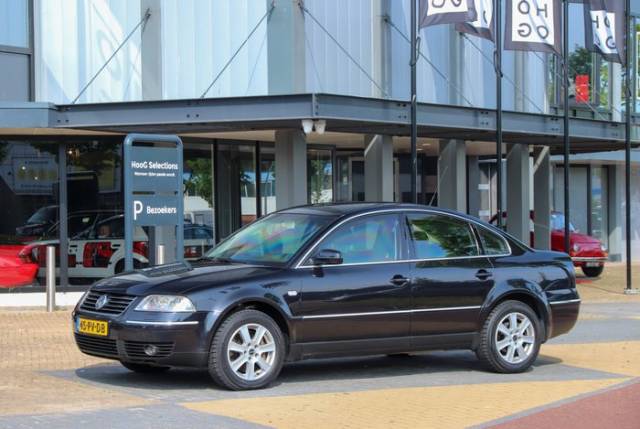 Image 1/7 of Volkswagen Passat 4.0 W8 (2003)