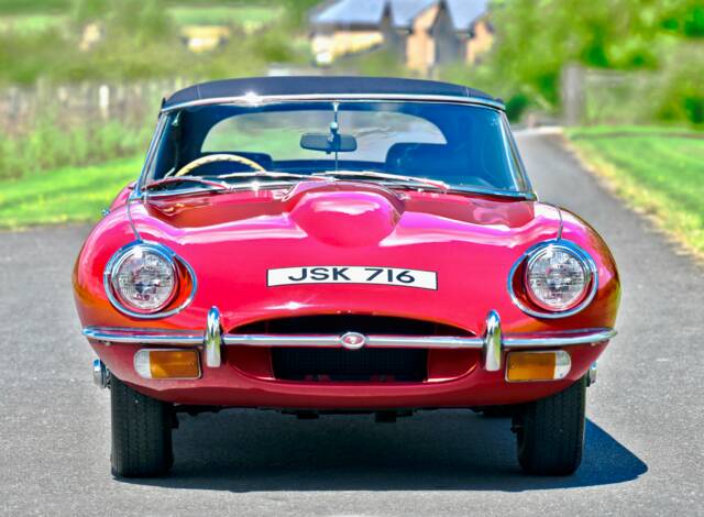 Image 1/52 of Jaguar E-Type (1970)