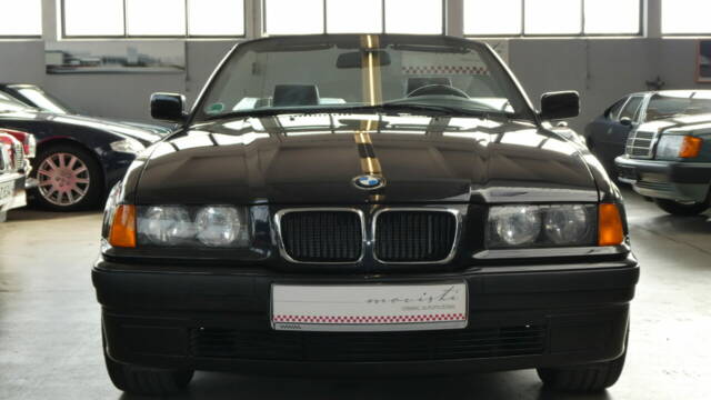 Image 1/40 of BMW 320i (1997)
