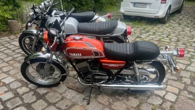 Image 1/10 of Yamaha RD 250 (1976)
