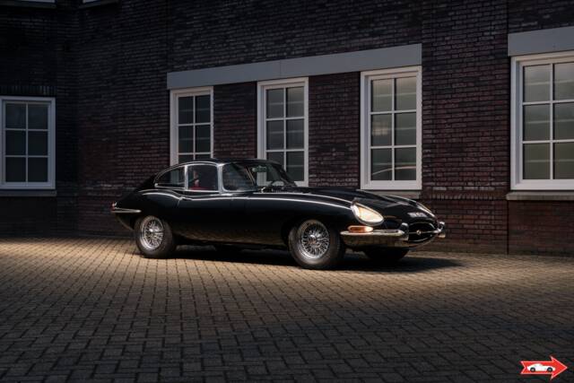 Image 1/4 de Jaguar Type E 4.2 (1966)