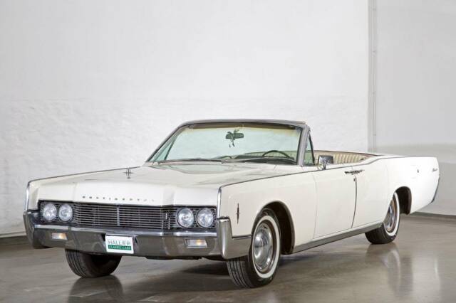 Bild 1/20 von Lincoln Continental Convertible (1966)