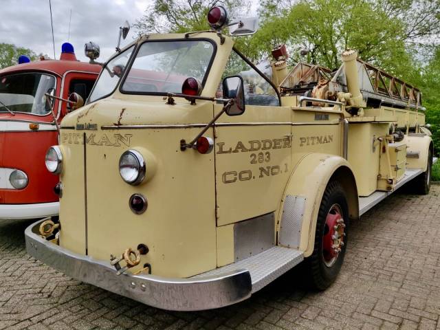 Bild 1/11 von American LaFrance 700 Series Fire Truck (1953)