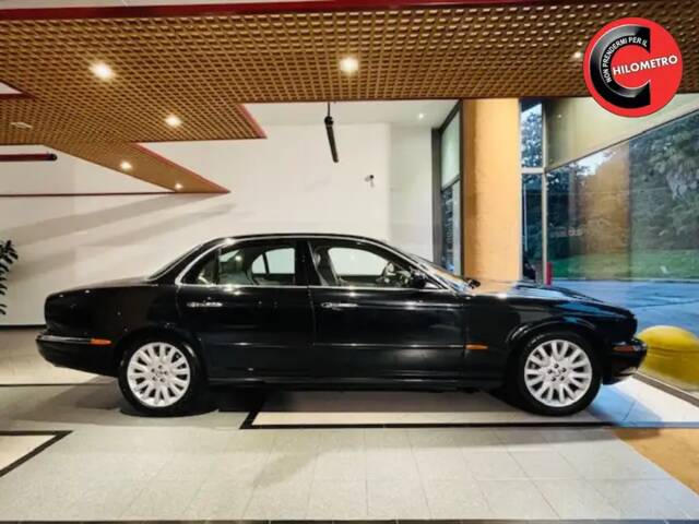 Image 1/14 de Jaguar XJ 8 3.5 (2004)