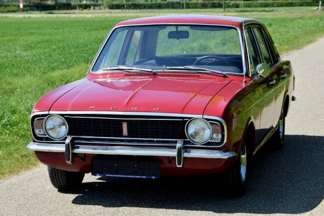 Image 1/39 of Ford Cortina 1600 Deluxe (1970)