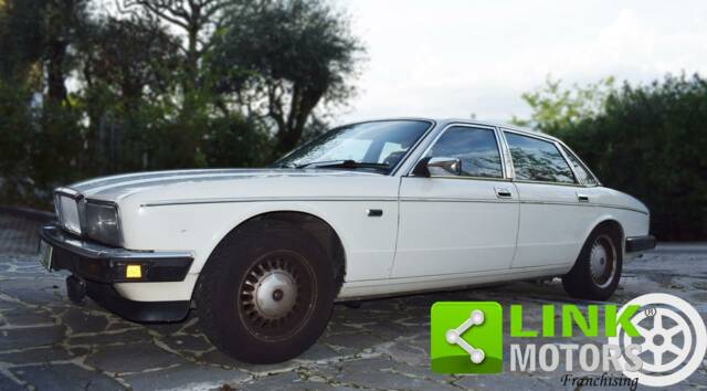 Immagine 1/10 di Daimler Six (1990)