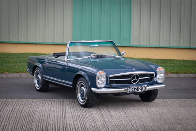 Image 1/33 of Mercedes-Benz 230 SL (1966)