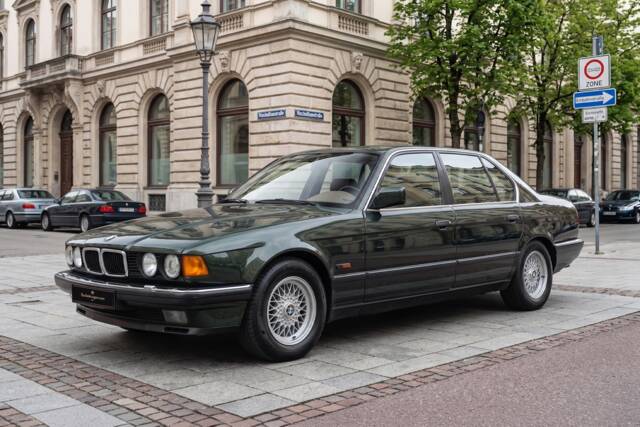 Bild 1/36 von BMW 750iL (1989)