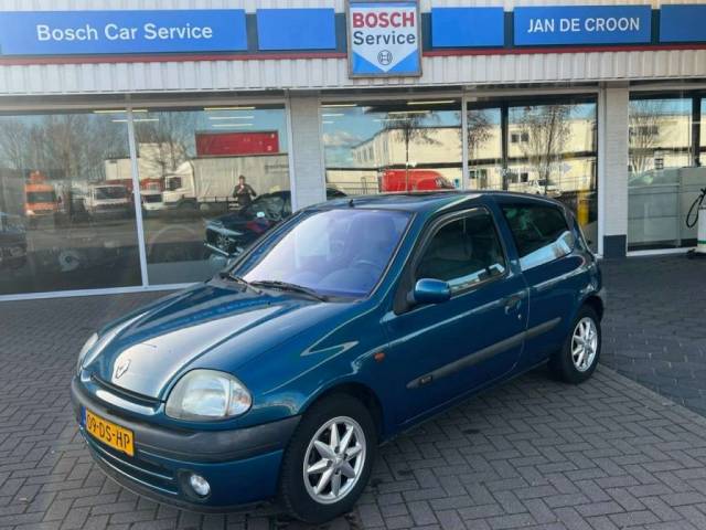 Imagen 1/14 de Renault Clio II 1.6 16V (1999)