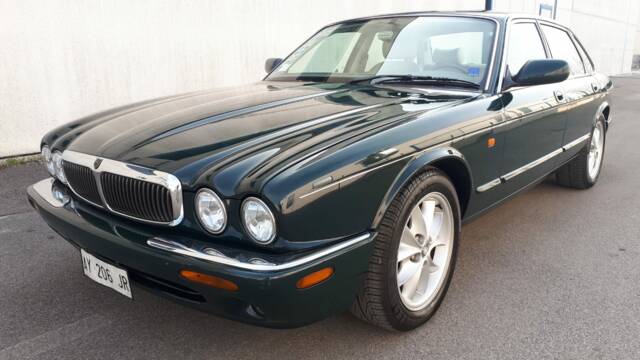 Image 1/11 of Jaguar XJ 8 4.0 Executive (1998)