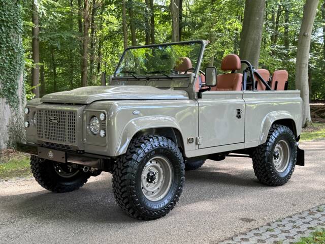 Bild 1/44 von Land Rover Defender 90 Td5 (1999)