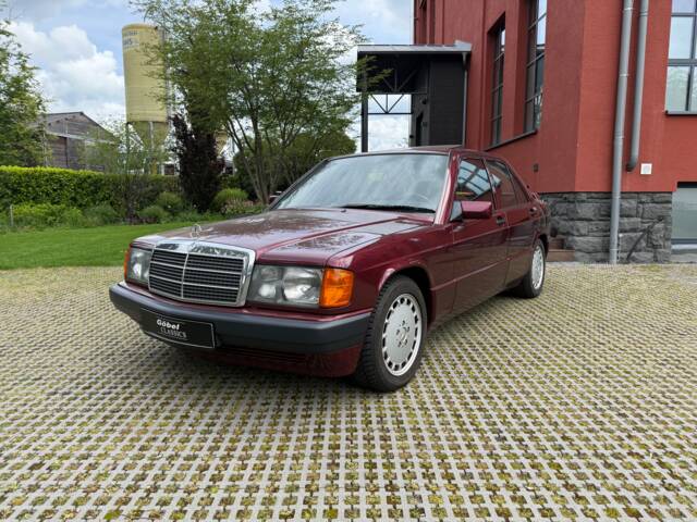 Image 1/40 of Mercedes-Benz 190 E (1982)