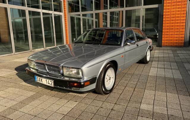 Image 1/29 of Daimler Double Six (1993)