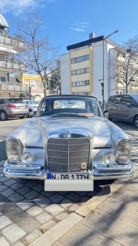 Image 1/37 de Mercedes-Benz 250 SE (1966)