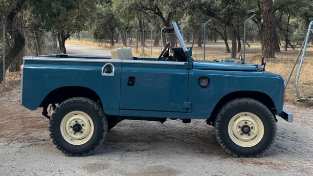 Image 1/51 of Land Rover 88 (1976)