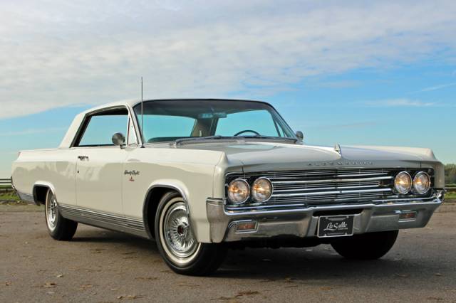 Bild 1/27 von Oldsmobile Ninety-Eight Sports Coupe (1963)