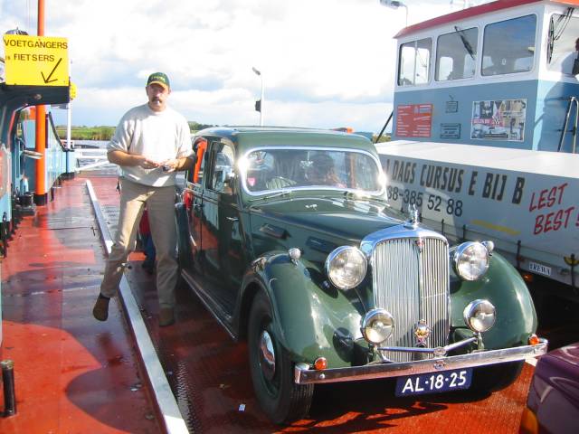 Image 1/18 of Rover 16 P2 (1947)