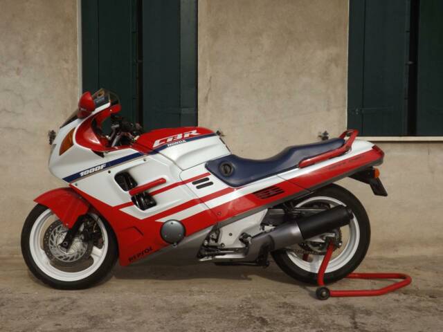 Immagine 1/50 di Honda CBR 1000F (1992)