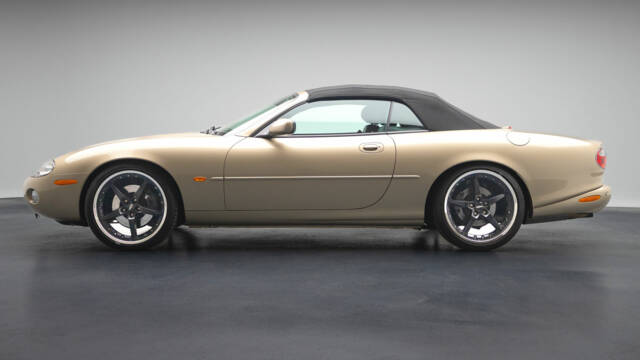 Image 1/9 of Jaguar XKR (2001)