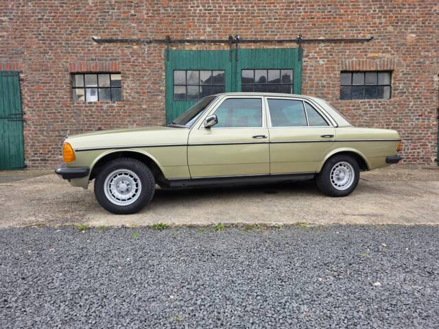 Image 1/73 of Mercedes-Benz 230 E (1985)