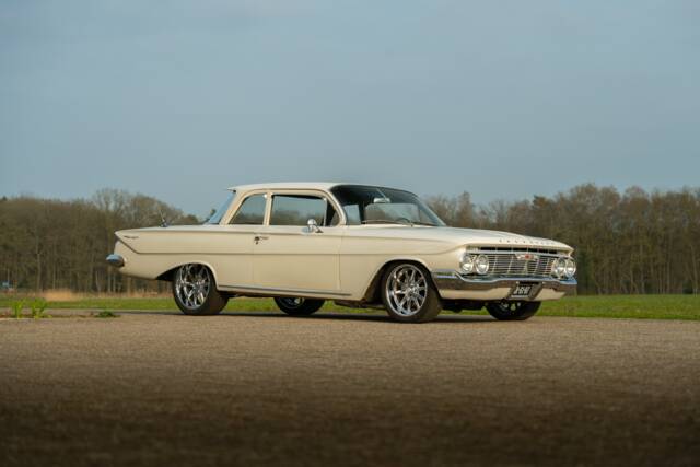 Image 1/100 of Chevrolet Biscayne (1961)