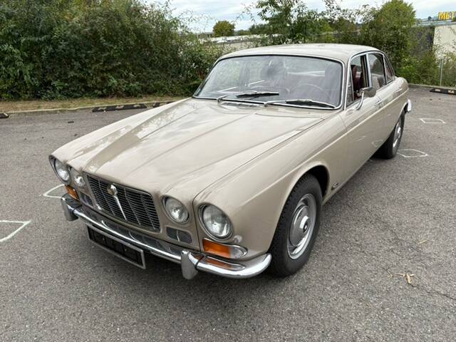 Bild 1/40 von Jaguar XJ 6 4.2 (1971)