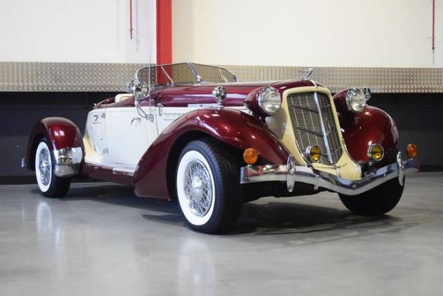 Image 1/9 of Auburn 851 Boattail Speedster (1975)