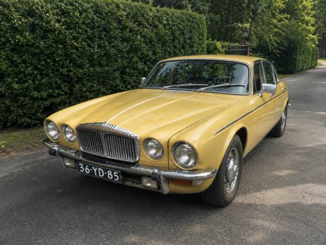 Bild 1/8 von Daimler Double Six (1975)