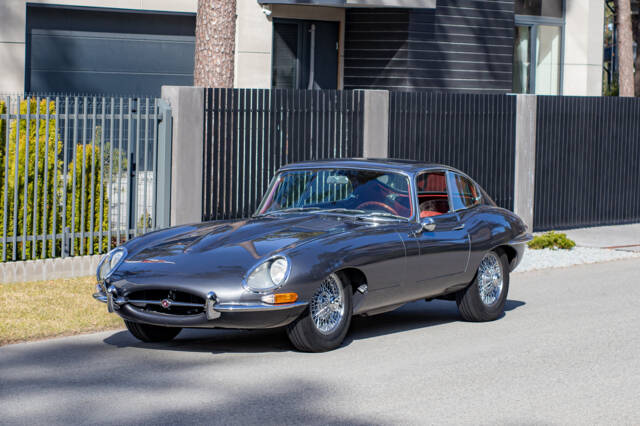 Image 1/99 of Jaguar E-Type 4.2 (1966)