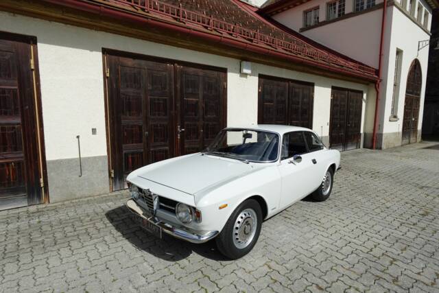 Bild 1/67 von Alfa Romeo Giulia 1300 GT Junior (1968)