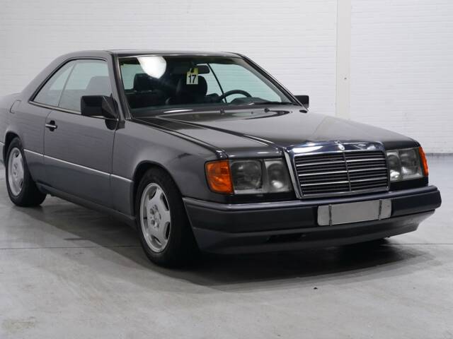 Bild 1/8 von Mercedes-Benz 230 CE (1993)