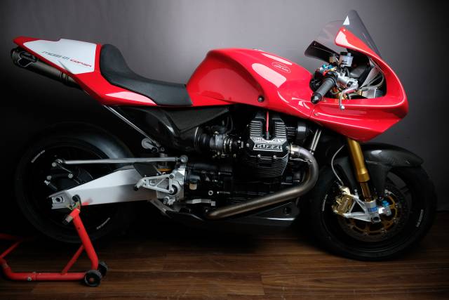 Image 1/13 of Moto Guzzi DUMMY (2004)