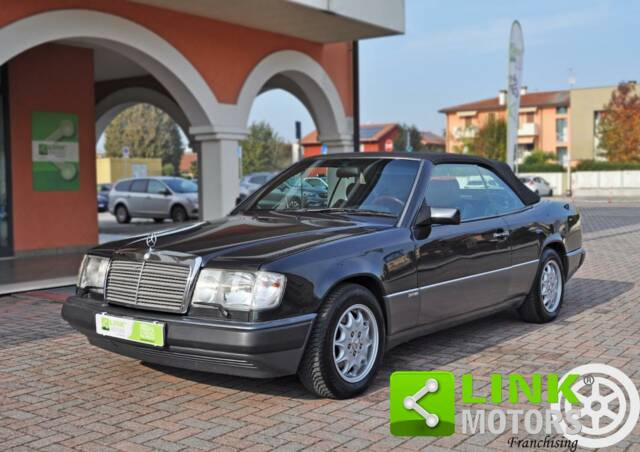 Image 1/10 of Mercedes-Benz 300 CE-24 (1993)