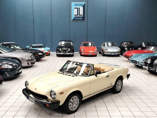 Bild 1/64 von FIAT Spider 2000 (1982)