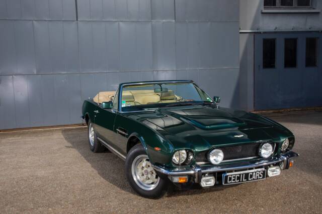 Image 1/20 of Aston Martin V8 (1981)