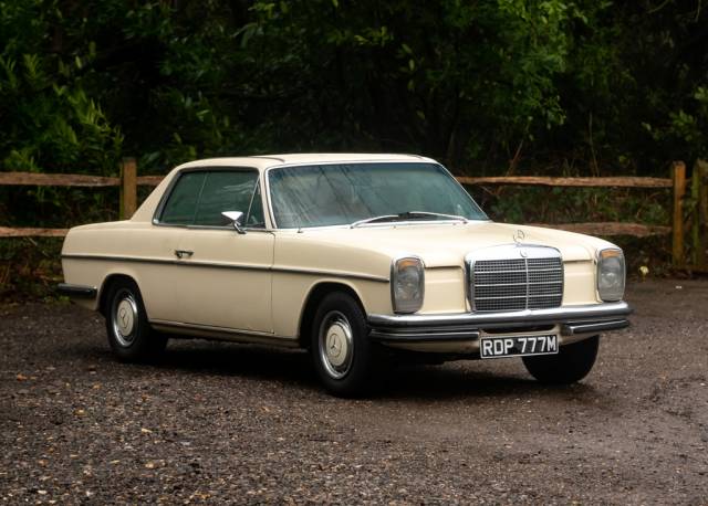Image 1/7 de Mercedes-Benz 280 CE (1973)