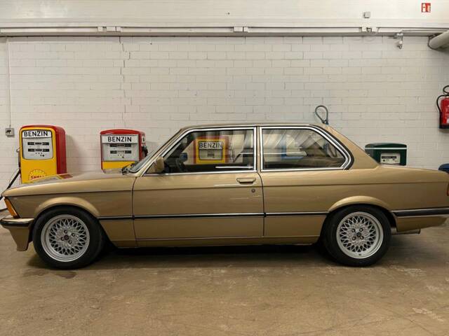 Image 1/17 de BMW 323i (1982)