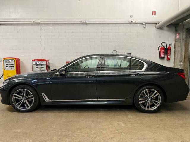 Image 1/18 de BMW 750i (2018)