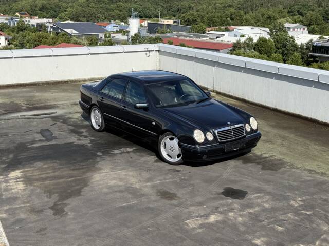 Image 1/24 of Mercedes-Benz E 50 AMG (1997)