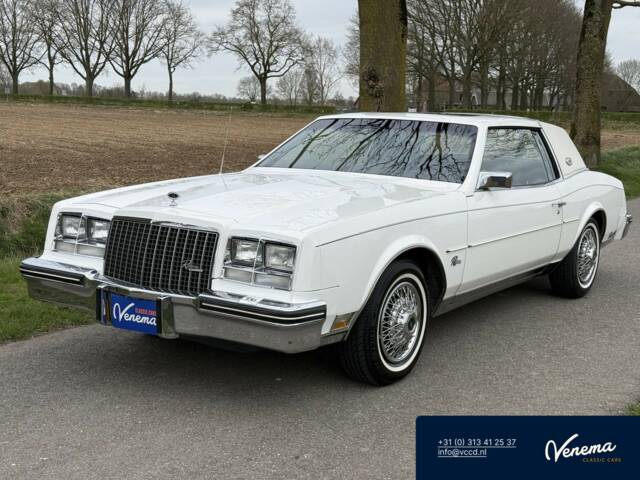 Image 1/26 of Buick Riviera Coupe (1983)