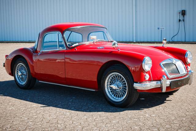 Image 1/49 of MG MGA 1500 (1958)