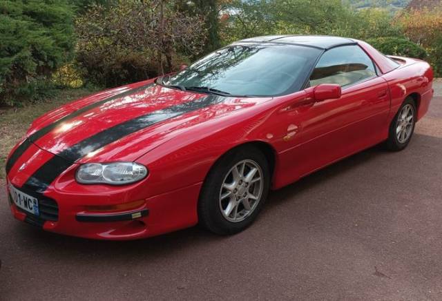 Image 1/8 of Chevrolet Camaro (2002)